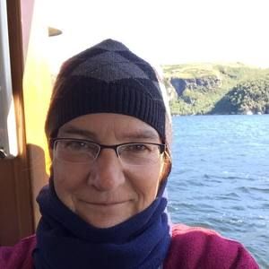 Meet your Posher, Lora